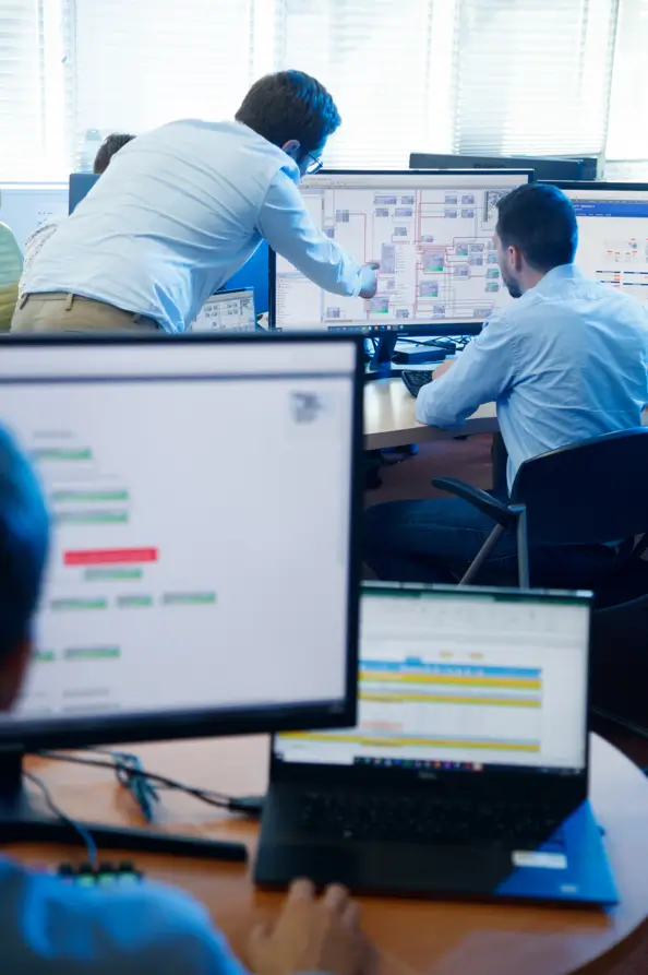 Équipe S3EB spécialistes GTB courants faibles en réunion technique
